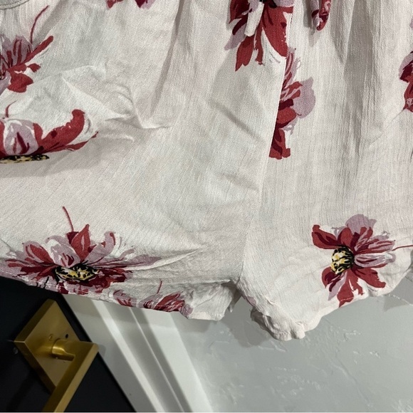 Band of Gypsies Blush Floral Smocked Romper Small - Picture 7 of 13